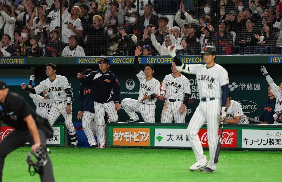 【画像・写真】【侍ジャパン】佐藤輝明「点取りたい気持ちで」WBC初安打は代打適時二塁打　大谷からも「ナイス」