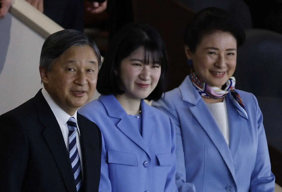 【画像・写真】天皇、皇后両陛下と愛子さまWBC観戦　説明役の栗山氏に具体的質問も