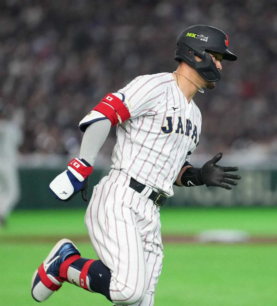 【画像・写真】【侍ジャパン】佐藤輝明が第1打席に左翼線二塁打　待望のWBC初安打から2試合連続の長打