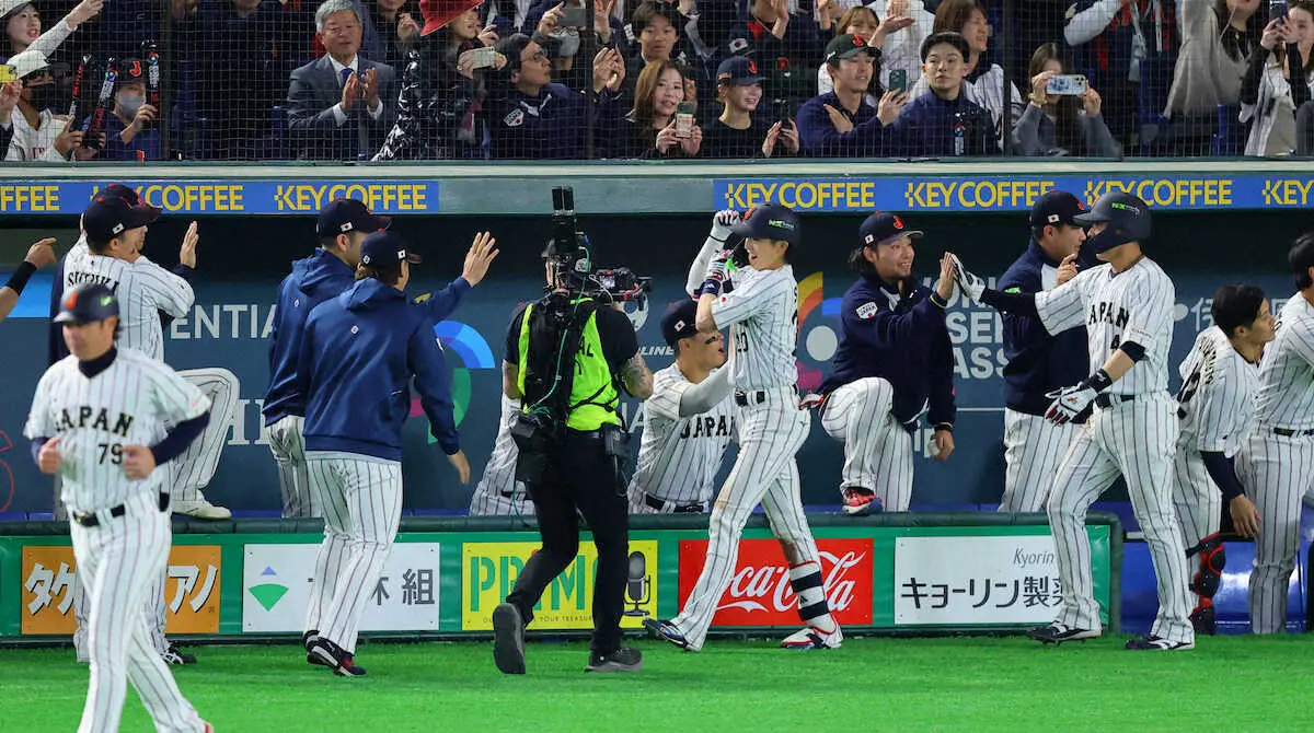 【画像・写真】東京D騒然！8回に周東佑京弾　待望の先制点後に完璧3ラン　プロ8年で17発男がうれしい侍国内組1号！