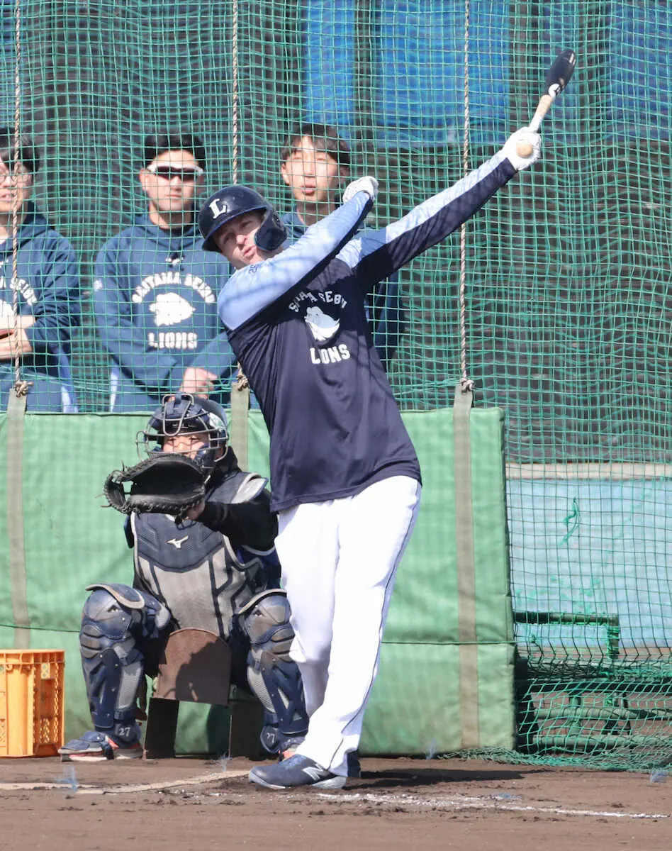 【画像・写真】西武・ネビン　10日の阪神戦から1軍合流　背中の張りで別メニュー調整