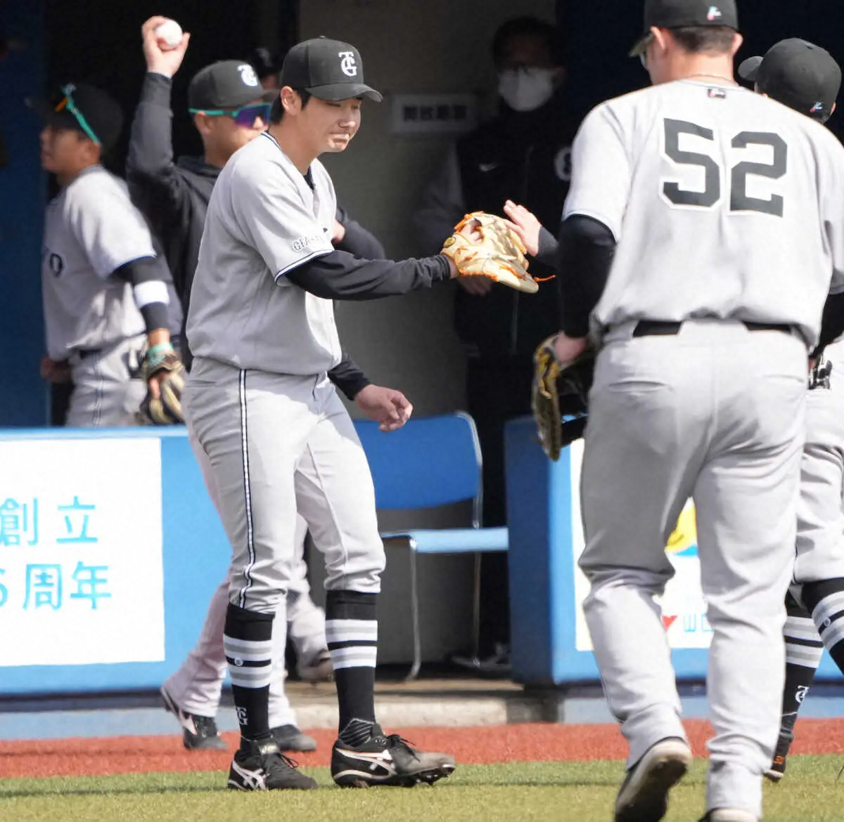 【画像・写真】巨人　ルーキー竹丸和幸がプロ最長5回で4安打無失点　圧巻の4者連続三振で開幕ローテ入りアピール