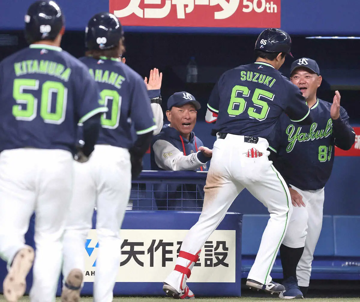 【画像・写真】ヤクルト　高卒3年目の捕手・鈴木叶が一発を含む3安打3打点　19歳は「継続できるように頑張る」