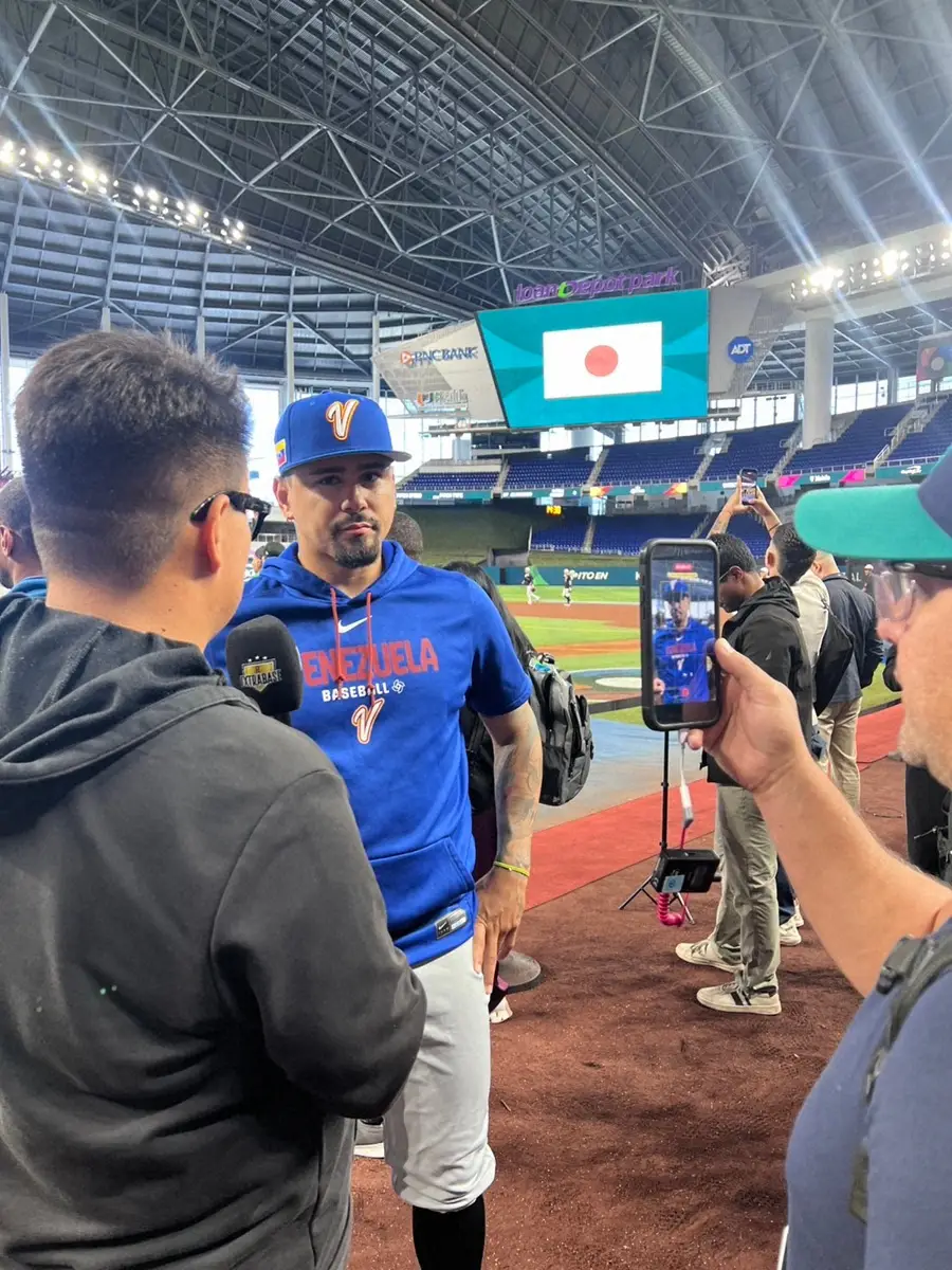 【画像・写真】【侍ジャパン】ベネズエラメディアから珍質問！　小園＆牧に「好きなドラゴンボールのキャラクターは？」