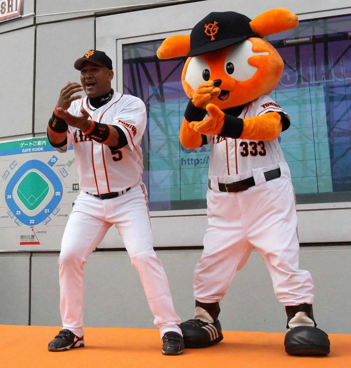 【画像・写真】【内田雅也の広角追球】侍たちの「お茶たて」ポーズは日本野球の神髄か　茶道にあるスポーツの極意