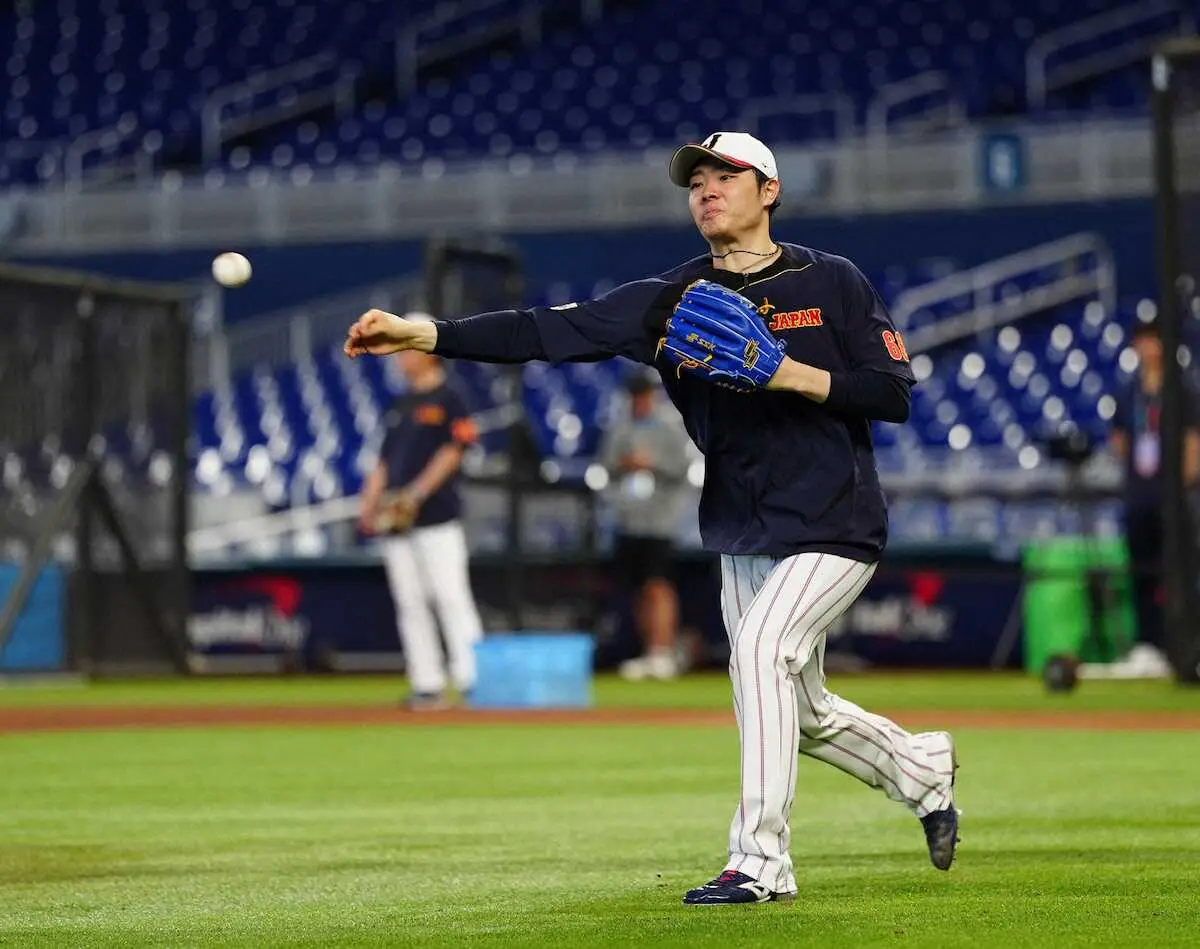 【画像・写真】【侍ジャパン】松本裕樹は体調不良で1日遅れの到着　全体練習に再合流して汗