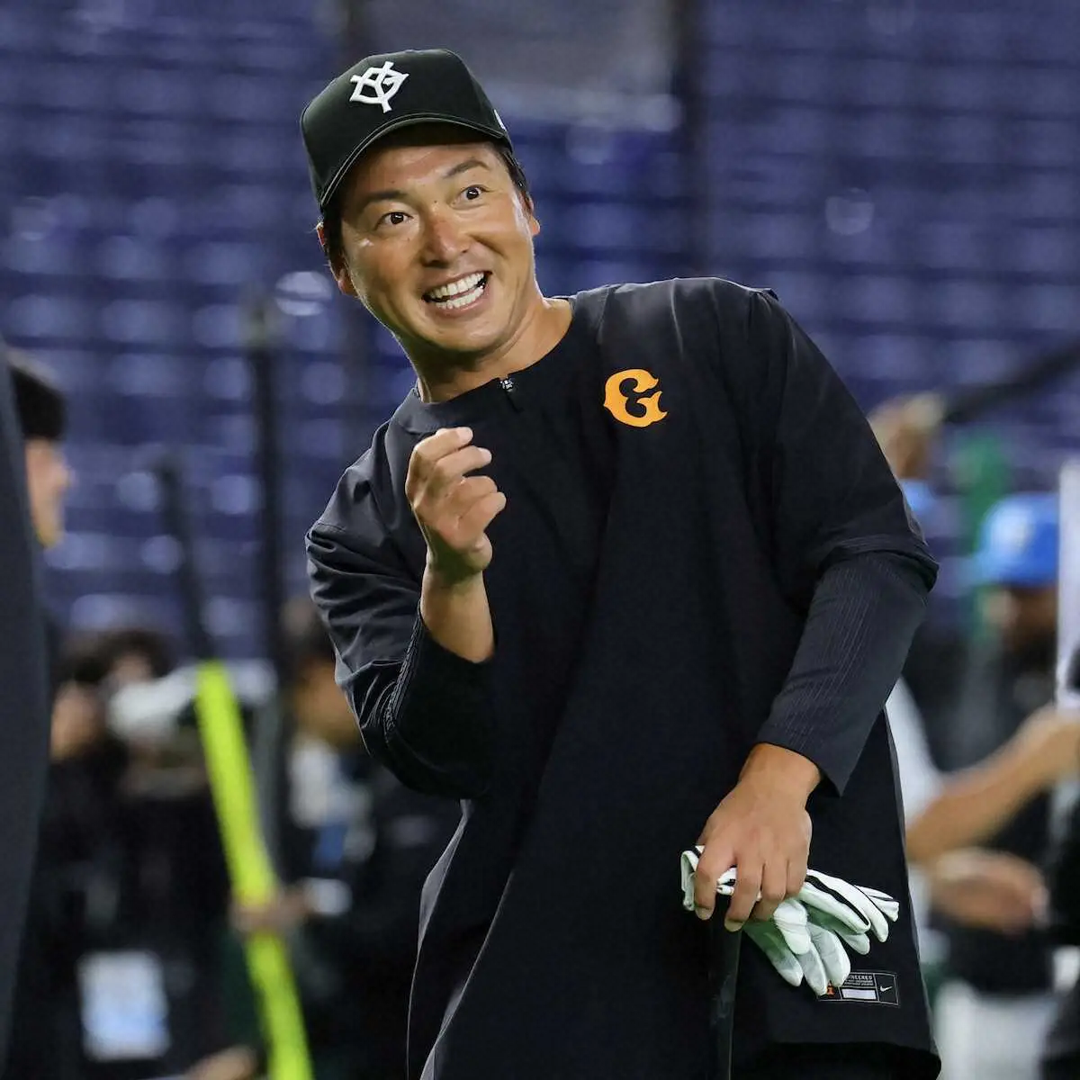 【画像・写真】巨人　引退試合の長野久義が試合前練習から参加　「転ばないように頑張ります」と笑顔