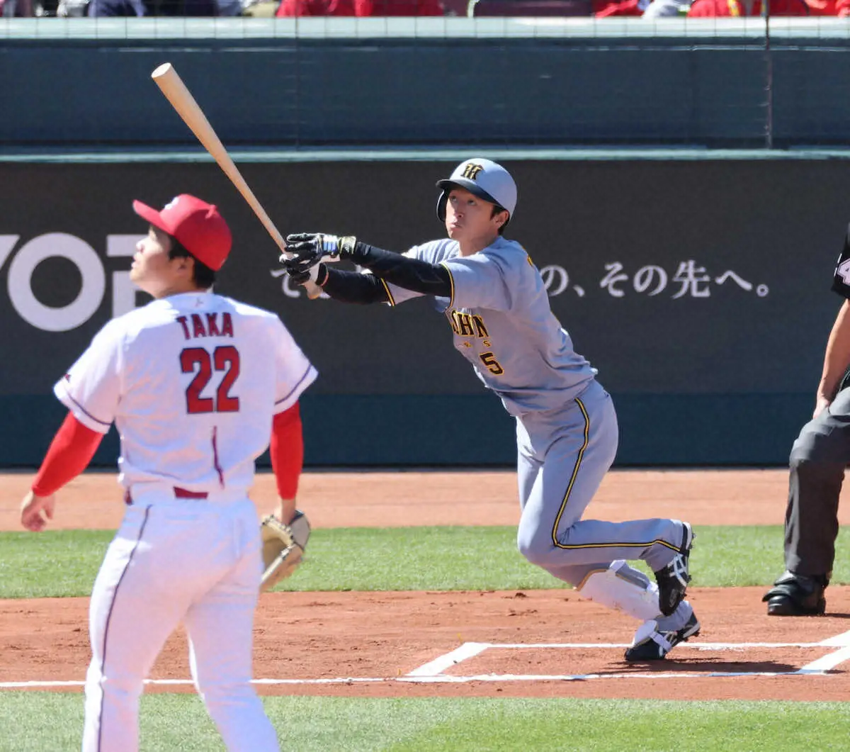 【画像・写真】距離も出るぞ！　阪神・近本光司が広島戦で先頭打者本塁打、開幕へ万全