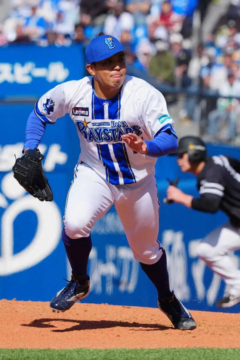 【画像・写真】DeNA・東克樹　まさかの走塁妨害で勝ち越し点献上