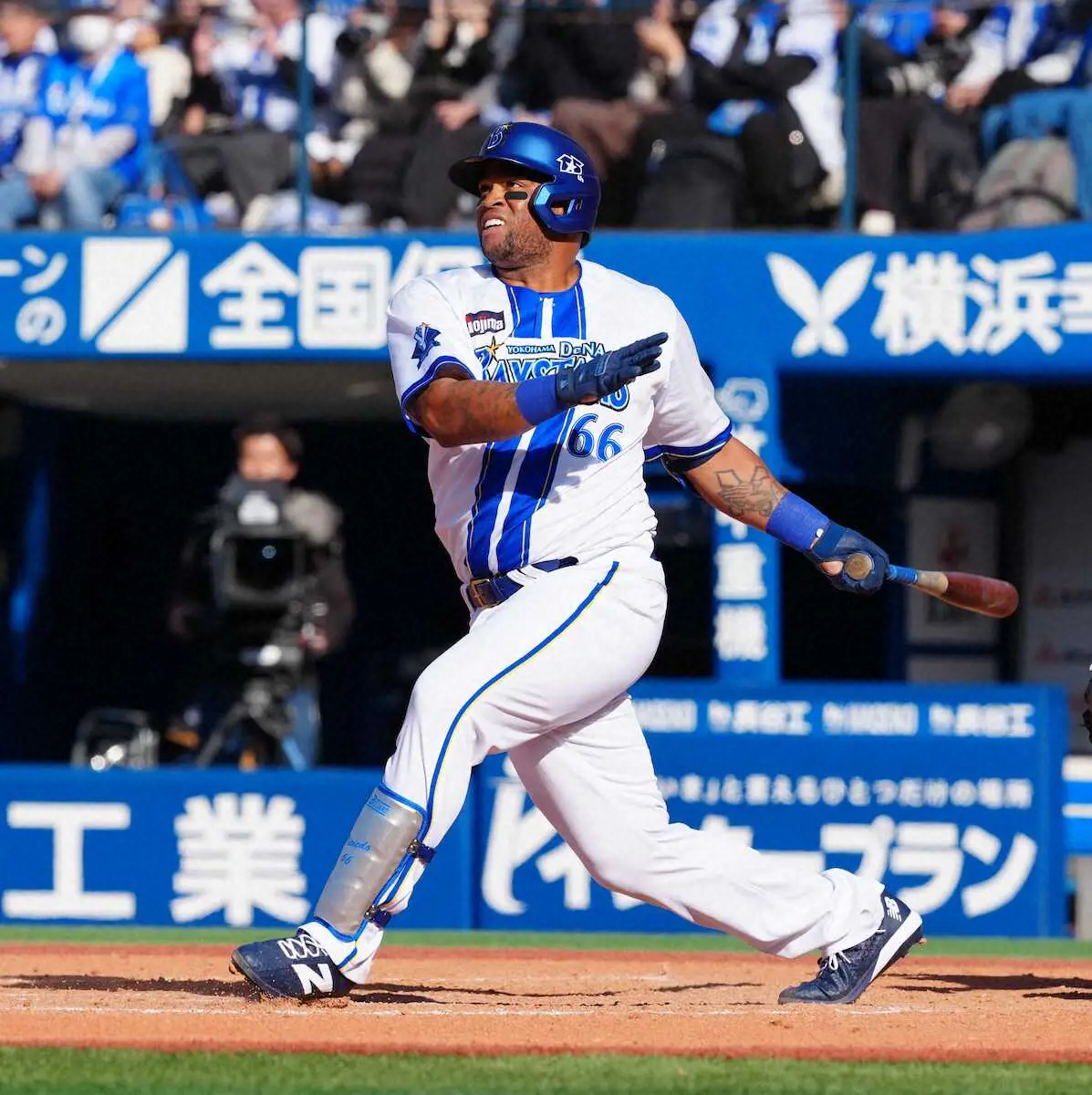 【画像・写真】DeNA・ビシエドが豪快決勝2ラン　オープン戦2号に「強いスイングできた」　打率・438好調キープ