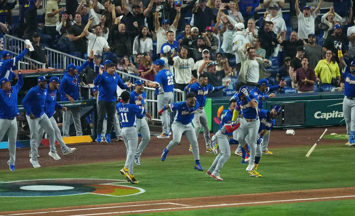 【画像・写真】【WBC】ベネズエラ・アブレイユ　4番手伊藤から逆転3ラン　この試合3本目の本塁打でお祭り騒ぎ