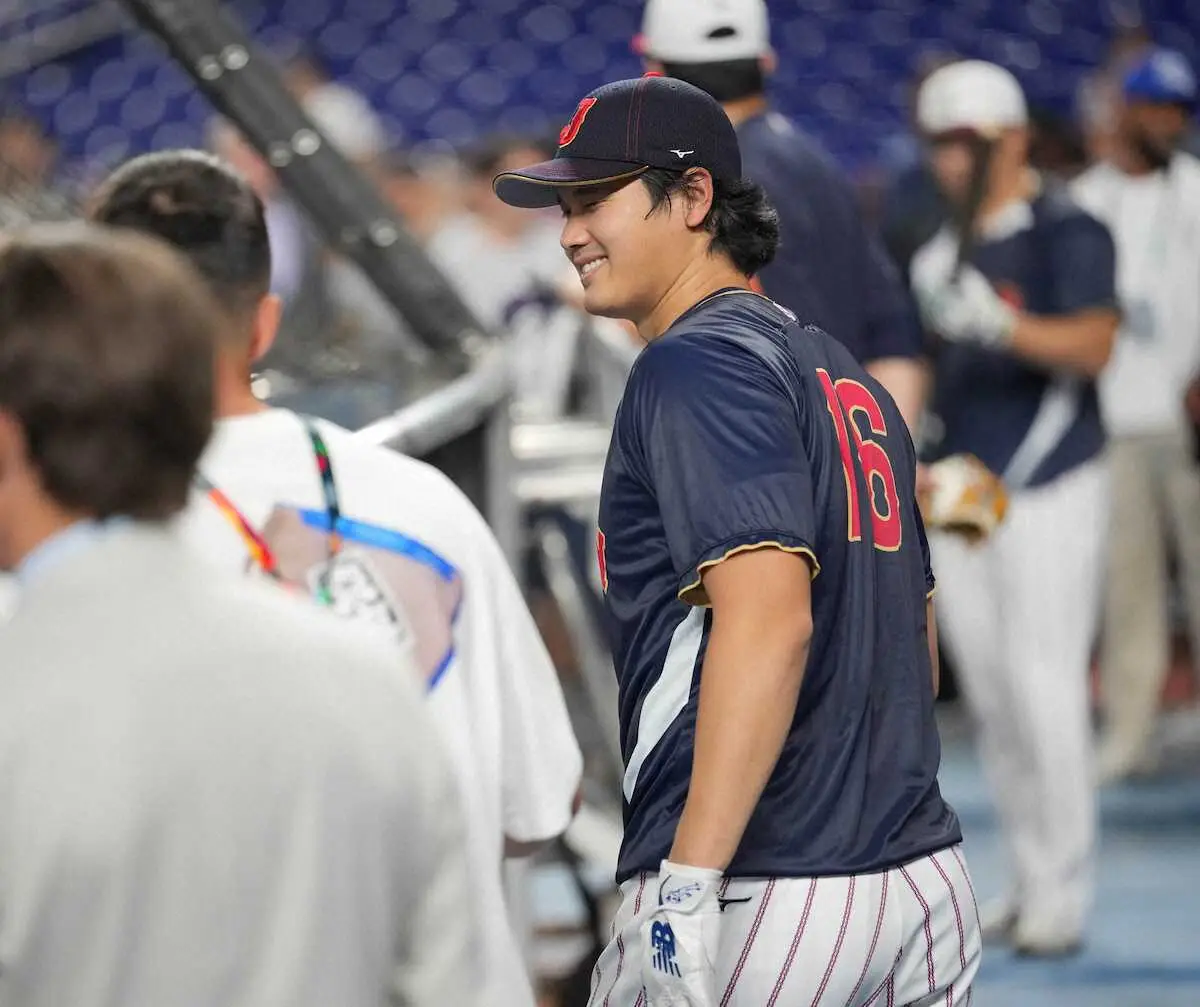 【画像・写真】前回侍V戦士ヌートバー「東京」Tシャツ着て準々決勝の地に“たっちゃんスマイル”大谷と再会し熱烈ハグ