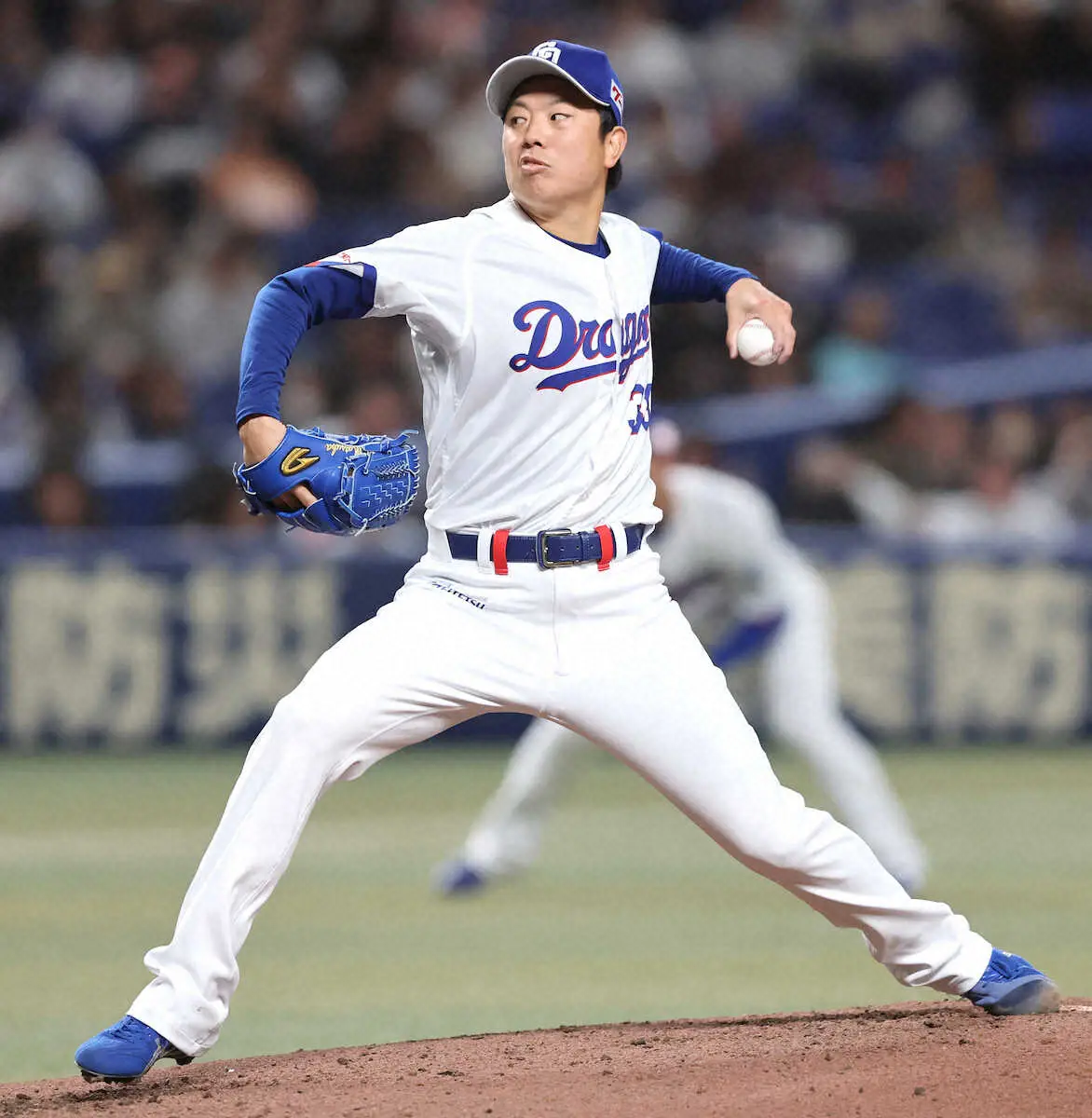 【画像・写真】中日　松葉が中日ドラゴンズ私設応援団に寄付　「熱い声援に応えたい」