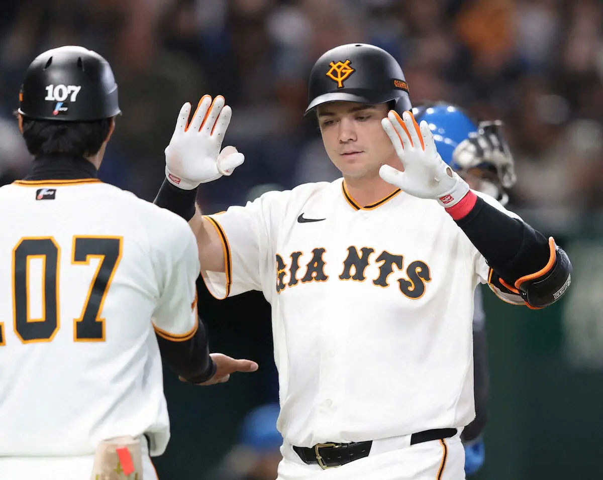 【画像・写真】巨人・ダルベック　“来日1号”　苦しんでいた内角球とらえ「練習を重ねて、それが結果に出た」