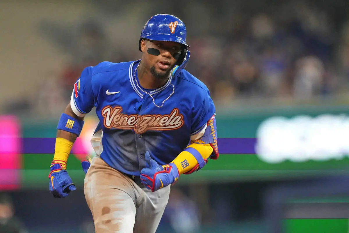 【画像・写真】【WBC】ベネズエラが4連打で逆転！アクーニャ激走、ガルシア勝ち越し打 　日本にも立ちはだかった2人