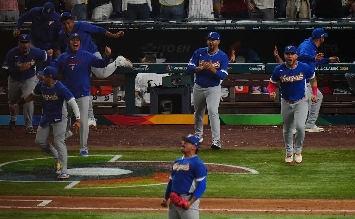 【画像・写真】【WBC】決勝進出のベネズエラは即ベンチで“ダンスタイム”開演　スタンドの母国スターもガッツポーズ