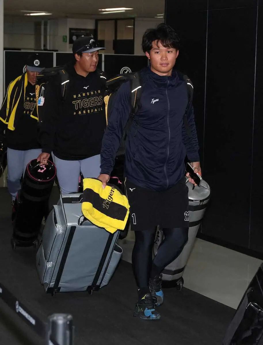 【画像・写真】WBC参戦の阪神・坂本誠志郎、佐藤輝明、森下翔太が千葉でチーム合流　異例…侍終戦から約45時間