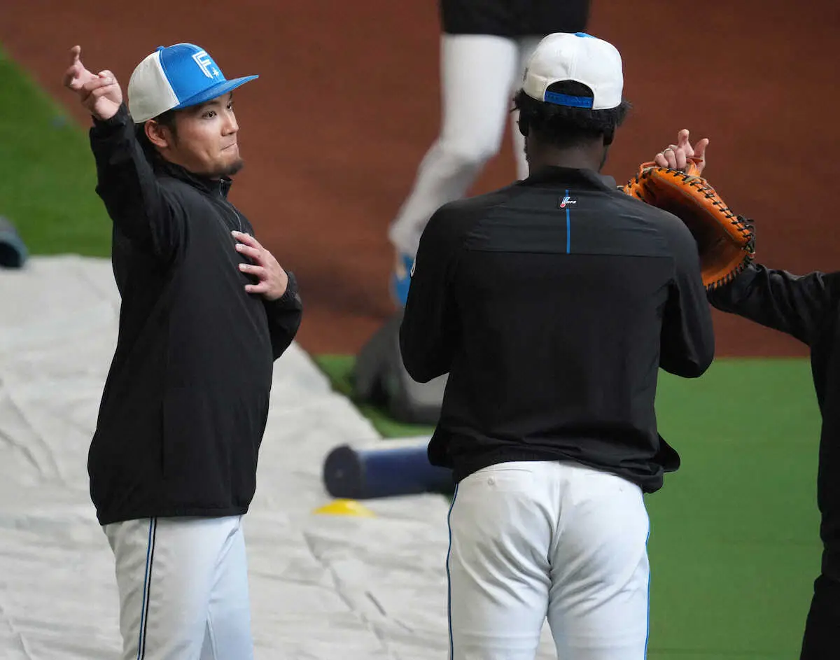 【画像・写真】WBC準々決勝で涙の日本ハム・伊藤大海が“休み返上”し練習合流　チームから大きな拍手　