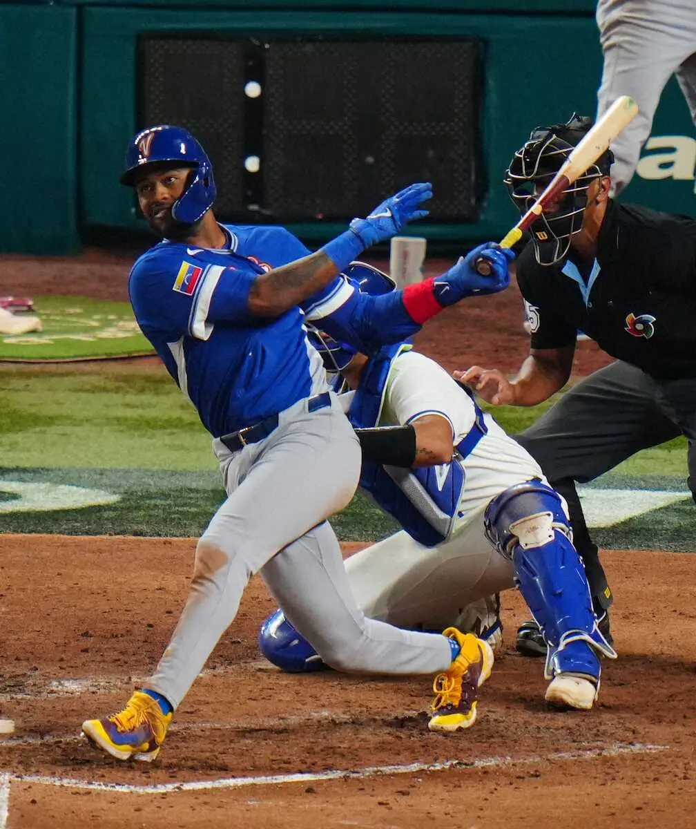 【画像・写真】【WBC】ベネズエラ先制！デヘススらがベンチからファンの歓声煽る姿にネット反響「まさにラテン」
