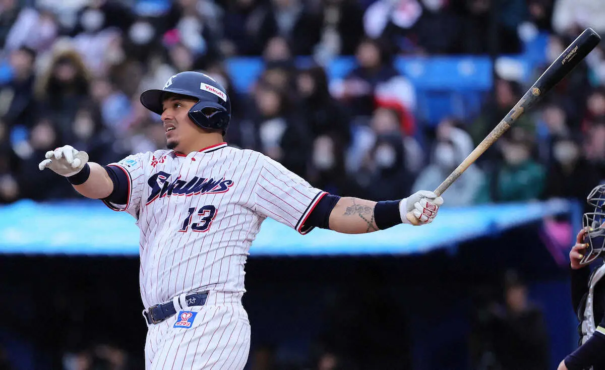 【画像・写真】【隠しマイク】WBC優勝のベネズエラ出身のヤクルト・オスナ　祝福の声に感謝し「サムライ、スミマセン」