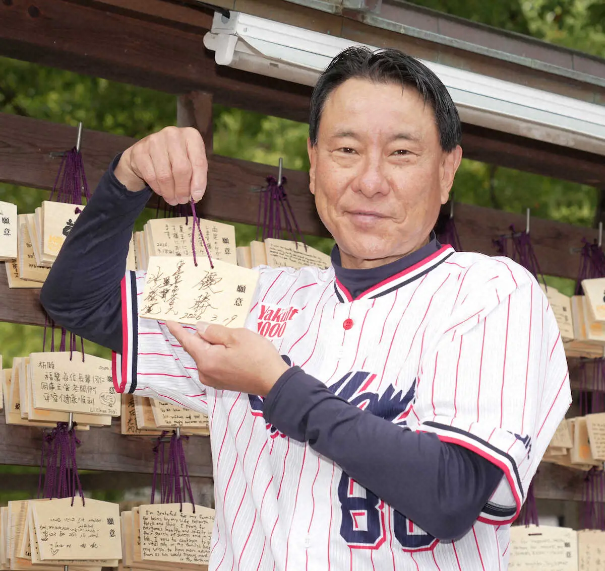 【画像・写真】ヤクルト・池山監督が戦闘モード　恒例の必勝祈願で「優勝」決意