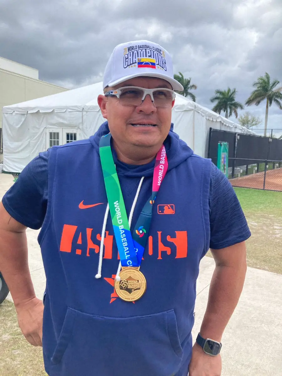 【画像・写真】WBC優勝のベネズエラ監督のアストロズ・ロペス・コーチが再合流「夢がかなった気分だ」