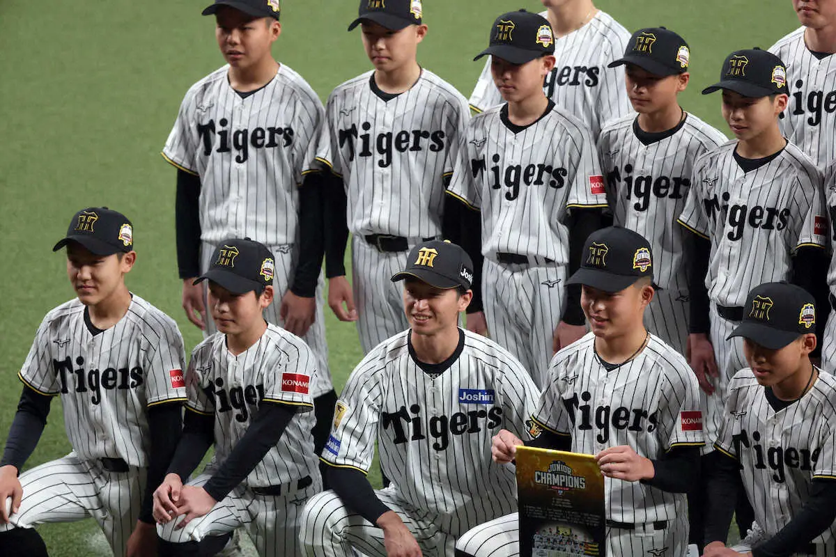 【画像・写真】阪神・近本光司　開幕へ調子上向き二塁打　試合前には“子虎”にメッセージ