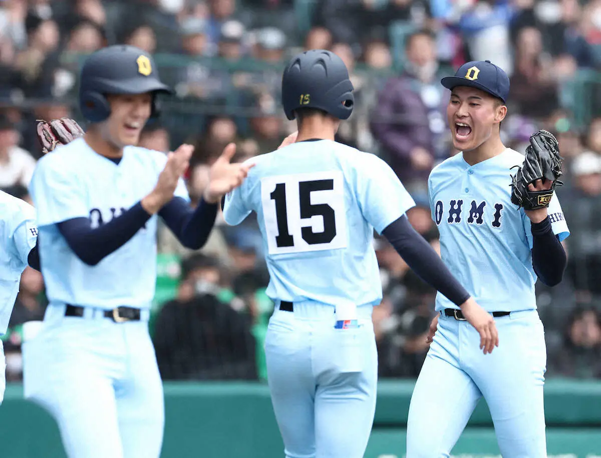 【画像・写真】【センバツ】「関ヶ原決戦」近江　初回から堅守連続で甲子園沸く　「レベル高い！」「守備うまいね！」の声