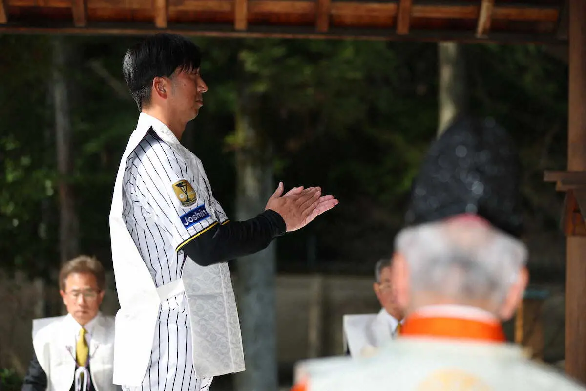 【画像・写真】坂本誠志郎「目指すところはひとつしかない」開幕前に阪神が恒例の広田神社参拝、ファン850人もエール