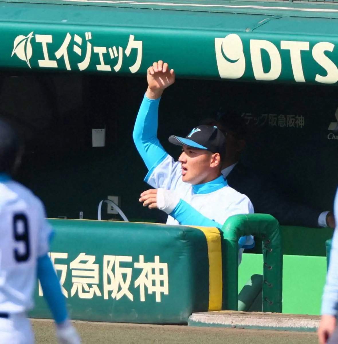【画像・写真】【センバツ】左手首骨折の山梨学院・菰田陽生は伝令でチームを鼓舞「涙出てきた」「重要な役割」