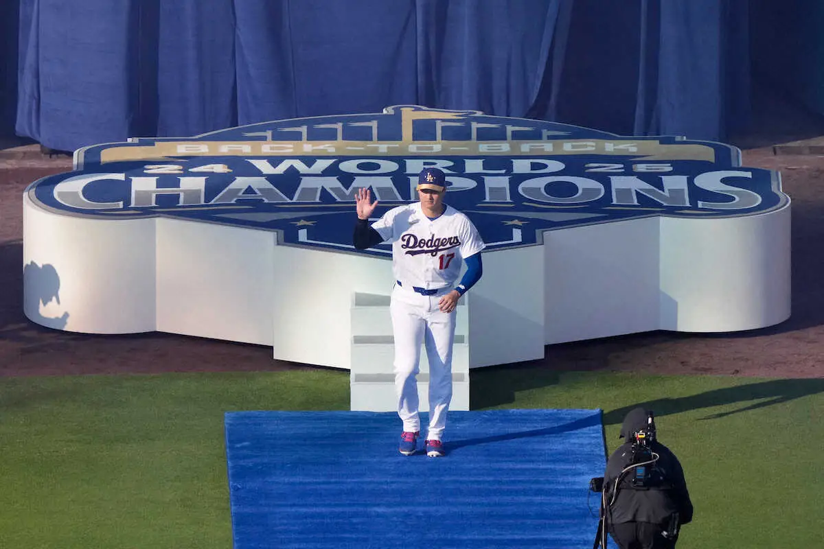 開幕セレモニーで登場するドジャース・大谷翔平（AP） - スポニチ