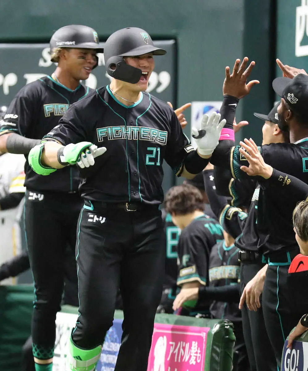 【画像・写真】清宮幸だ！万波だ！　日本ハムが昨季王者・ソフトバンクに強烈先制パンチ　初回から2発3得点