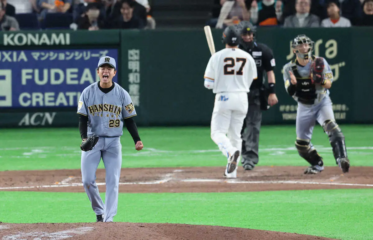 【画像・写真】＜巨・神（2）＞9回、最後の打者・岸田を空振り三振に仕留め完封勝利の高橋はガッツポーズ　（撮影・村上　大輔）