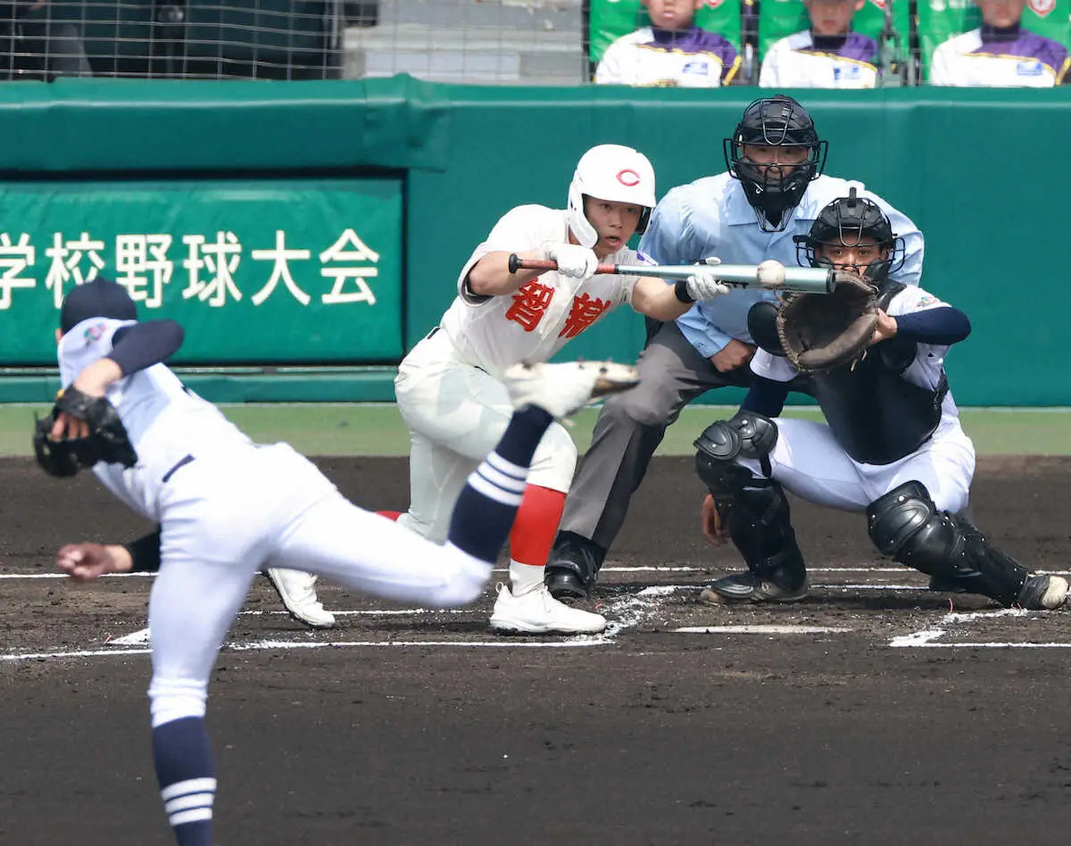 【画像・写真】【センバツ】空振りを好送球でカバー　智弁学園の二塁手・志村叶大「意外に走者が遠かった」