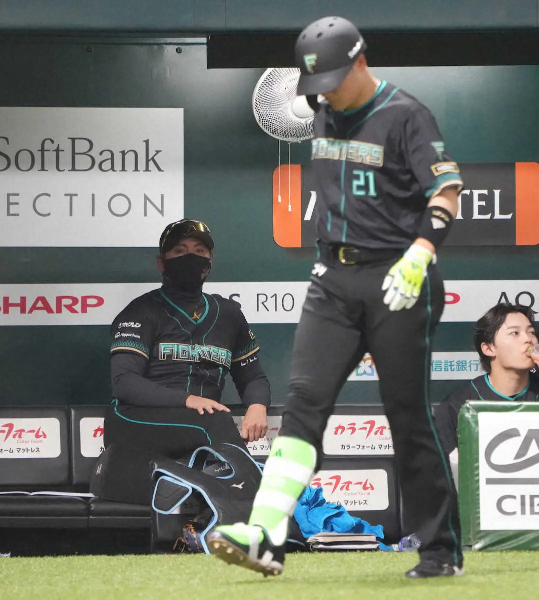 【画像・写真】日本ハム・新庄監督「3連敗があったから、てっぺん獲れたというシーズンに」開幕3連敗も淡々
