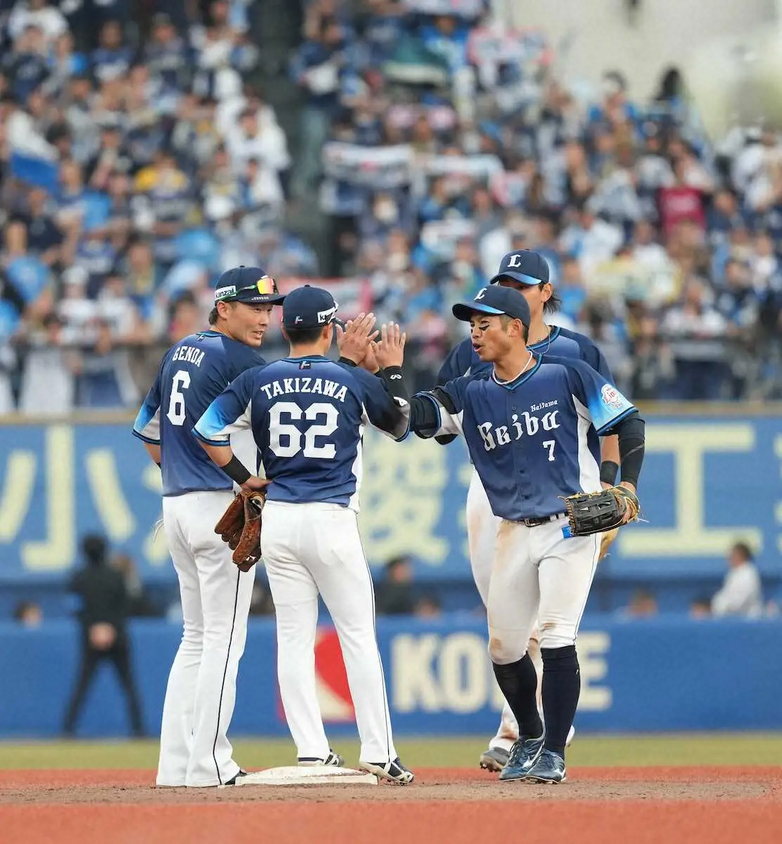 【画像・写真】西武、開幕3戦目で今季初勝利！FA加入の桑原将志が攻守に躍動　西口監督「チーム一丸となっての初勝利」