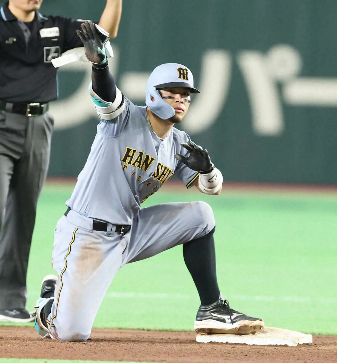 【画像・写真】阪神・佐藤輝明　逆転劇口火＆フェンス直撃の二塁打　「凄く良かった」開幕カード打率・333に満足げ