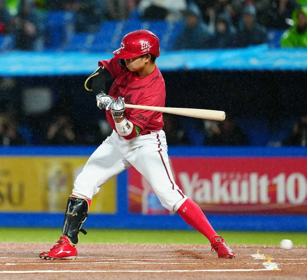 【画像・写真】広島ドラ1平川にアクシデント発生　フェンスに背中を打ちつけて負傷交代