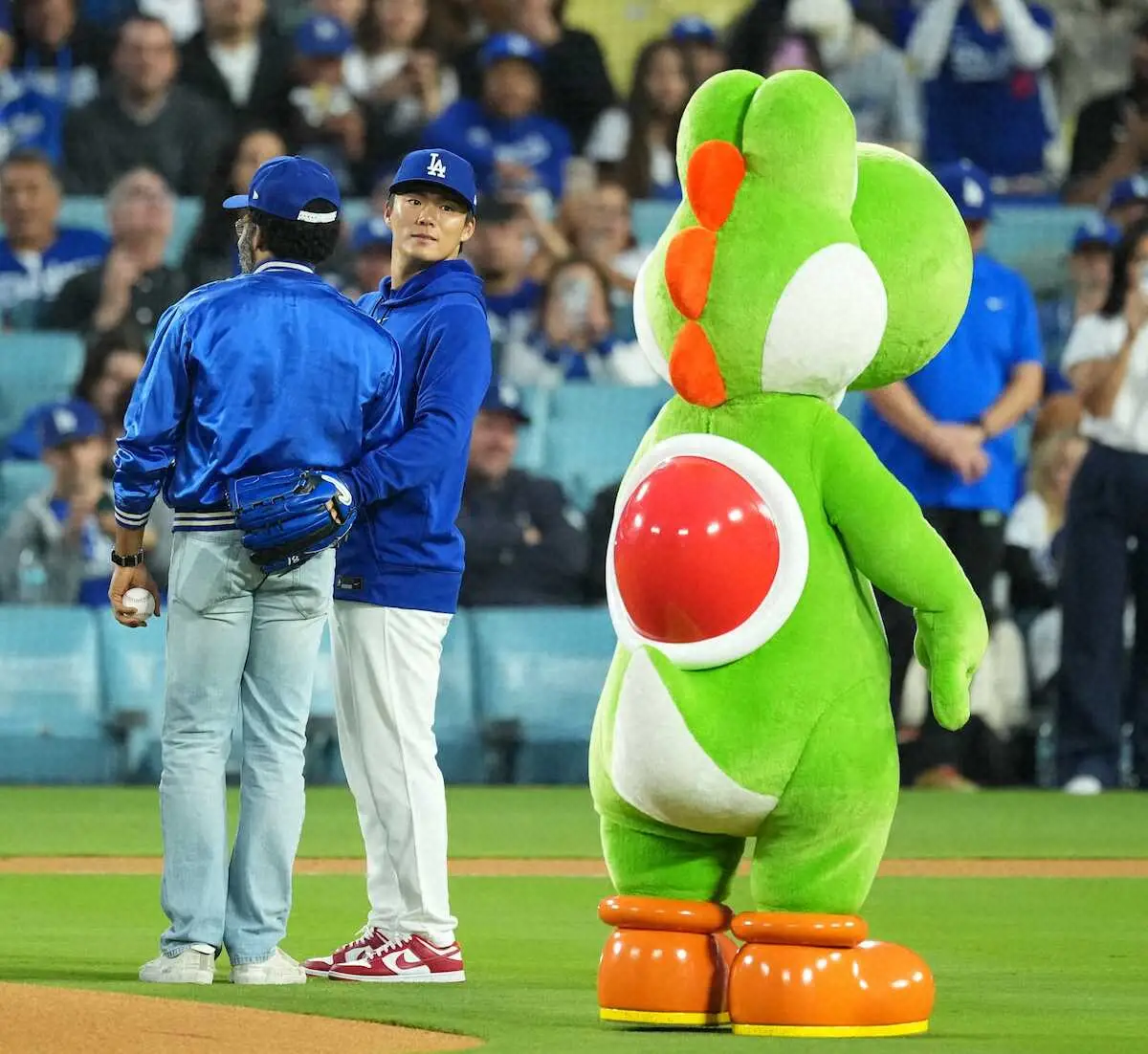 マ*コ様 山本由伸 ドジャース ヨッシー ボブルヘッド　ヘルメットおまけ コラム】山本由伸とヨッシーのコラボ・ボブルヘッドを配布！ ドジャー
