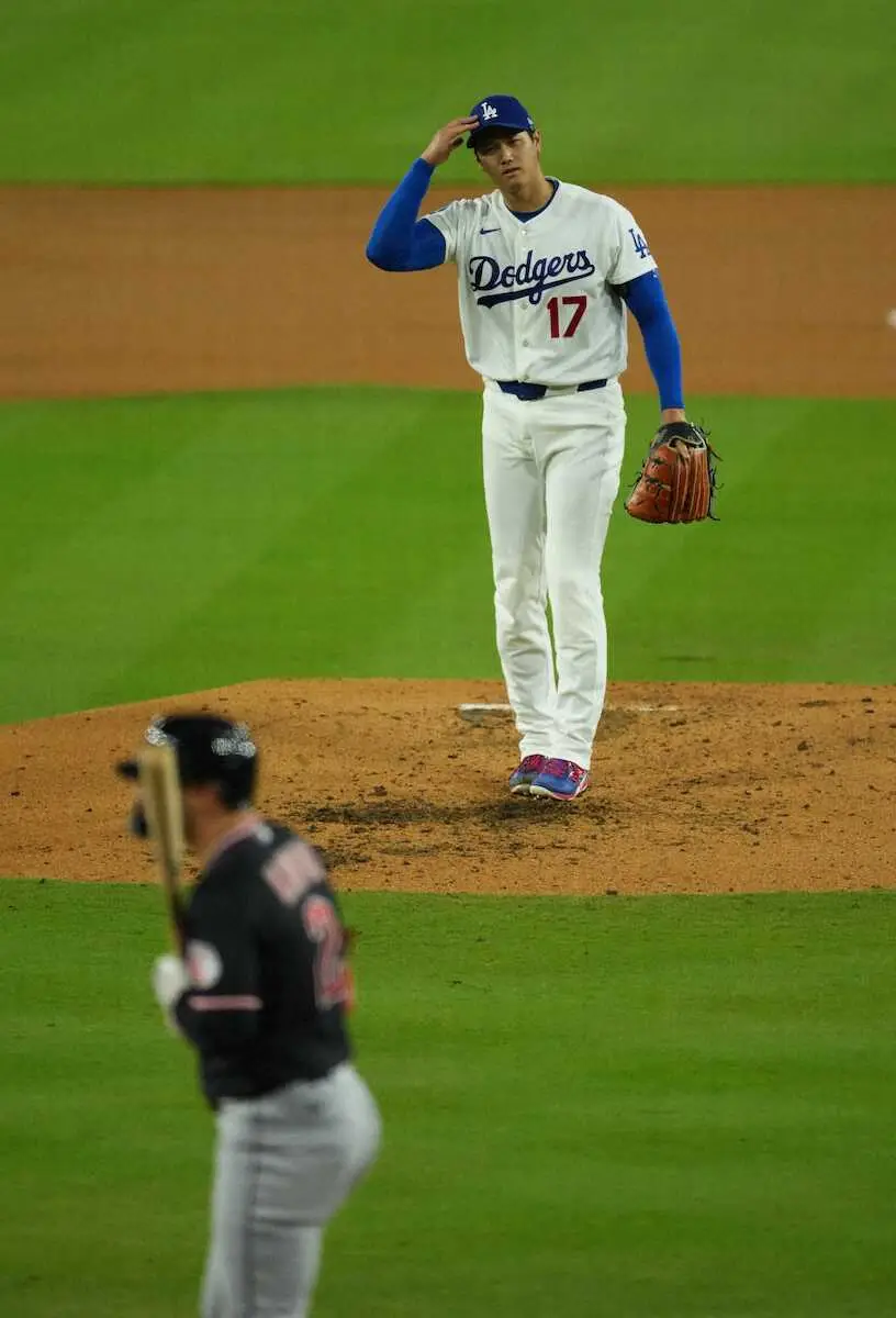 【画像・写真】大谷翔平　3回にABSチャレンジ成功　ストライク判定に変わり、三振でピンチ切り抜ける　今季初二刀流