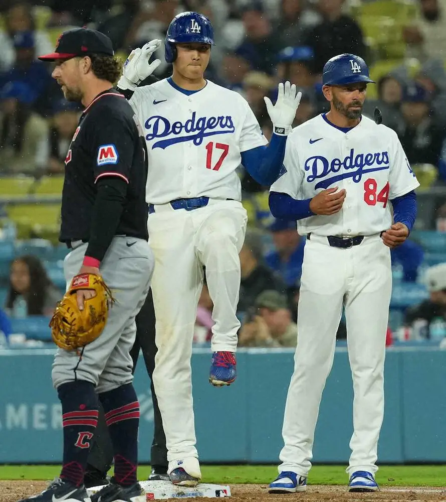【画像・写真】大谷翔平　第4打席は初球打ちで右前打！今季初の二刀流出場は珍しい雨中で6回1安打無失点6奪三振