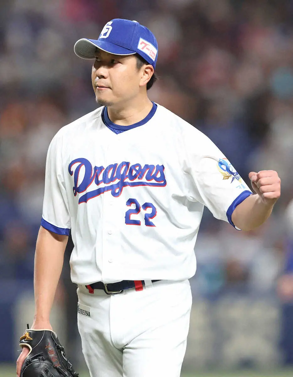 中・巨（3）＞4回、三者凡退に抑えガッツポーズする大野（撮影・椎名