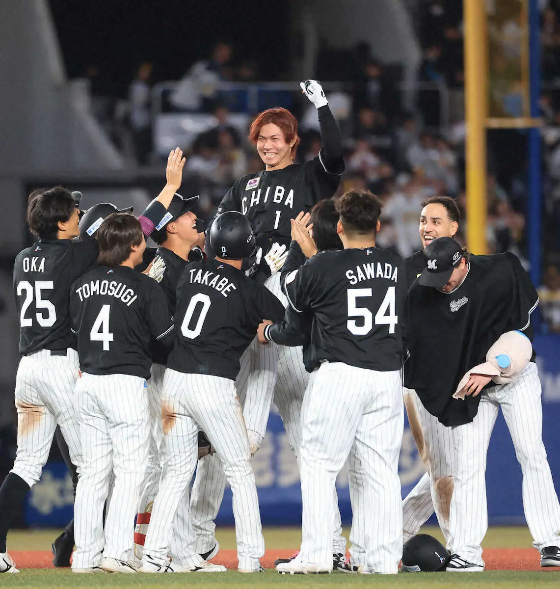 【画像・写真】ロッテ・サブロー監督初サヨナラ勝ち　9回2点差劇的逆転　新チームの“象徴”藤原が8年目で初の大仕事