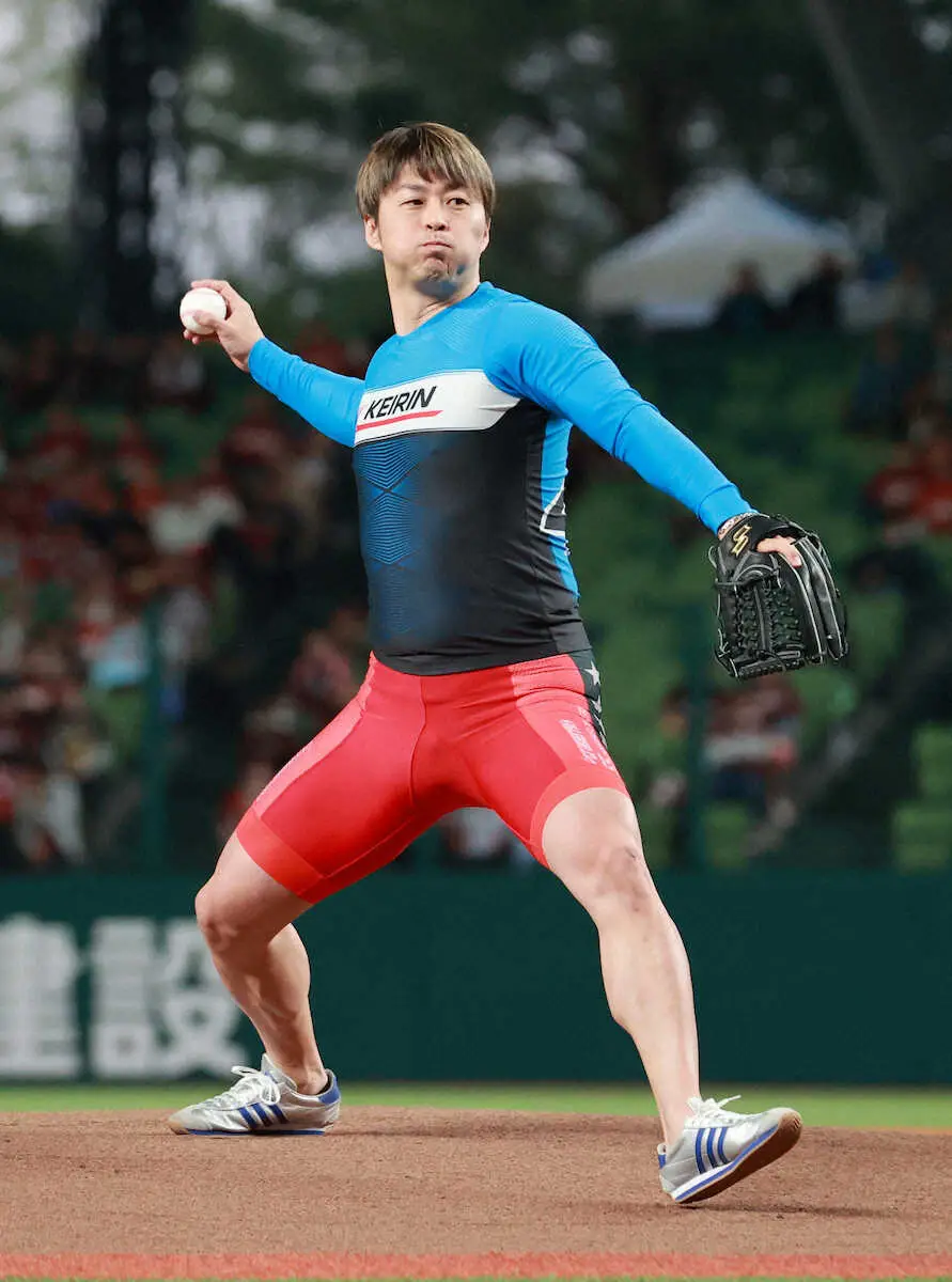 【画像・写真】元競輪選手・平原康多さん　地元で初始球式「練習通りに投げることができました」