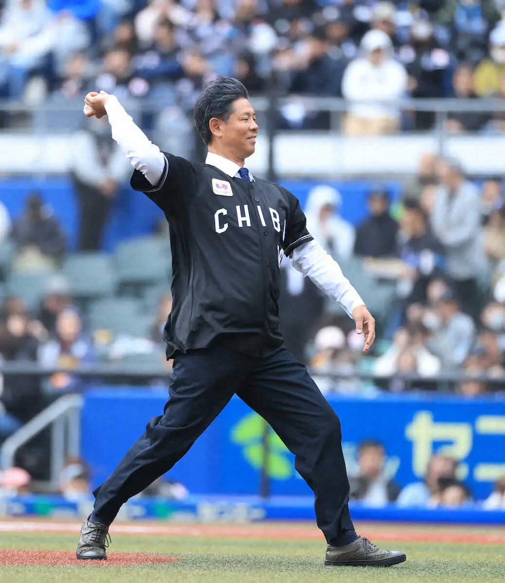 【画像・写真】ロッテ「TEAM26デー」元エースのOB清水直行氏が始球式「現役時代もあのコールに…」