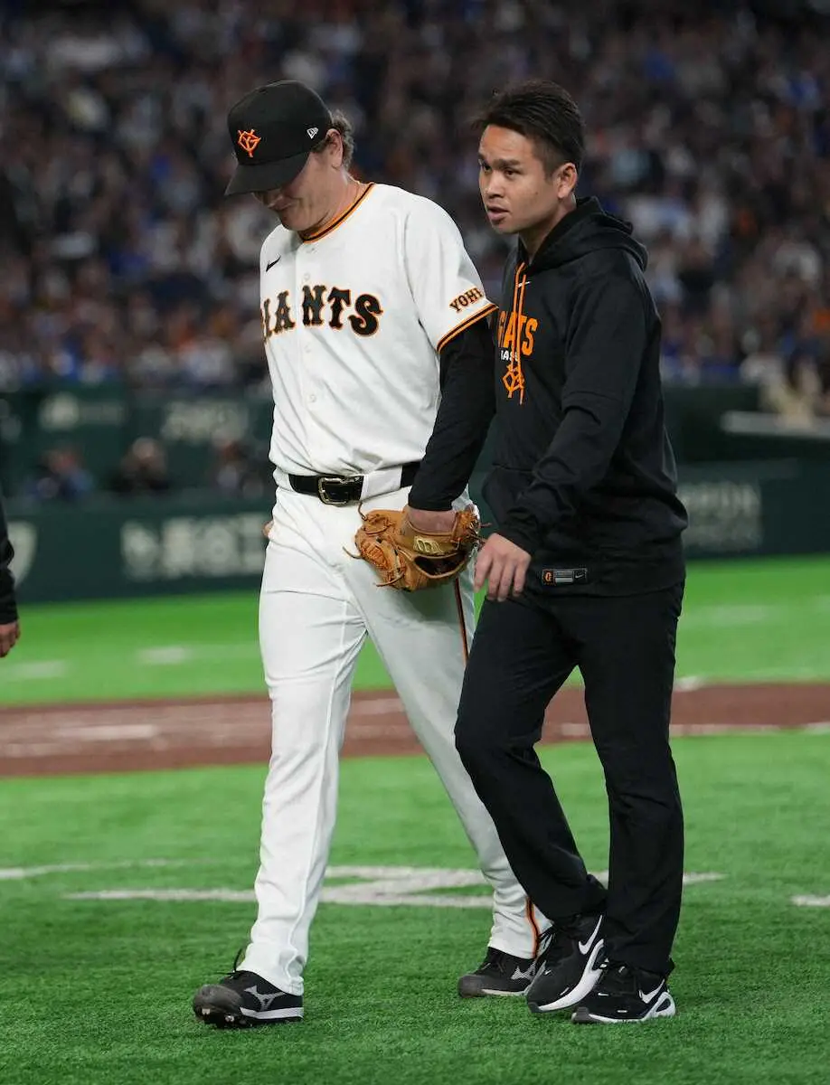 【画像・写真】巨人・ハワードが緊急降板　バント処理で右足痛めたか