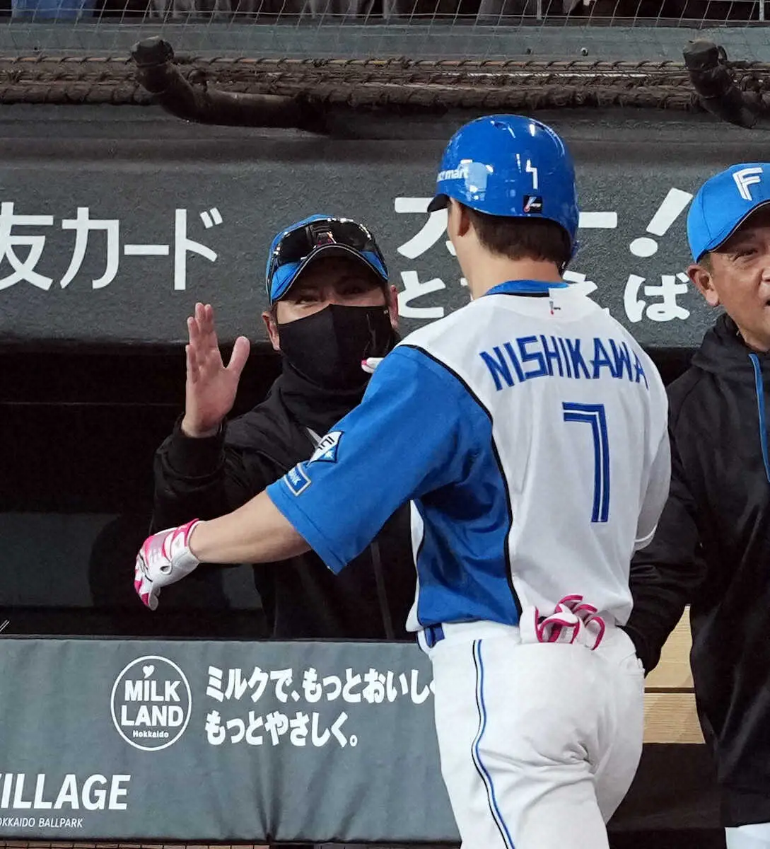 【画像・写真】「どうやって打てば…」日本ハム・西川遥輝の質問に対する新庄監督の“珍助言”とは？