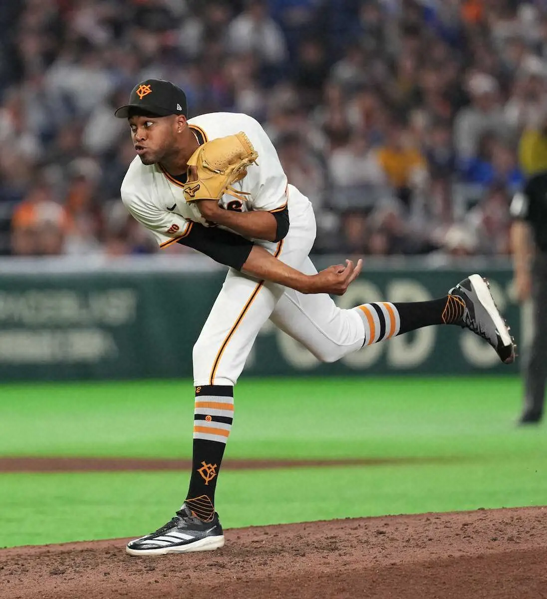 巨人マルティネスが今季初登板で初セーブ 1点差に迫られるも通算213