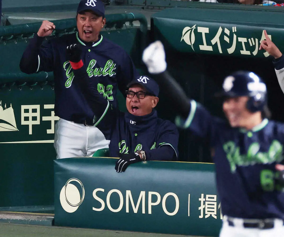 記事全文】前夜大敗の池山ヤクルト 虎に逆転勝ちで首位キープ 赤羽が