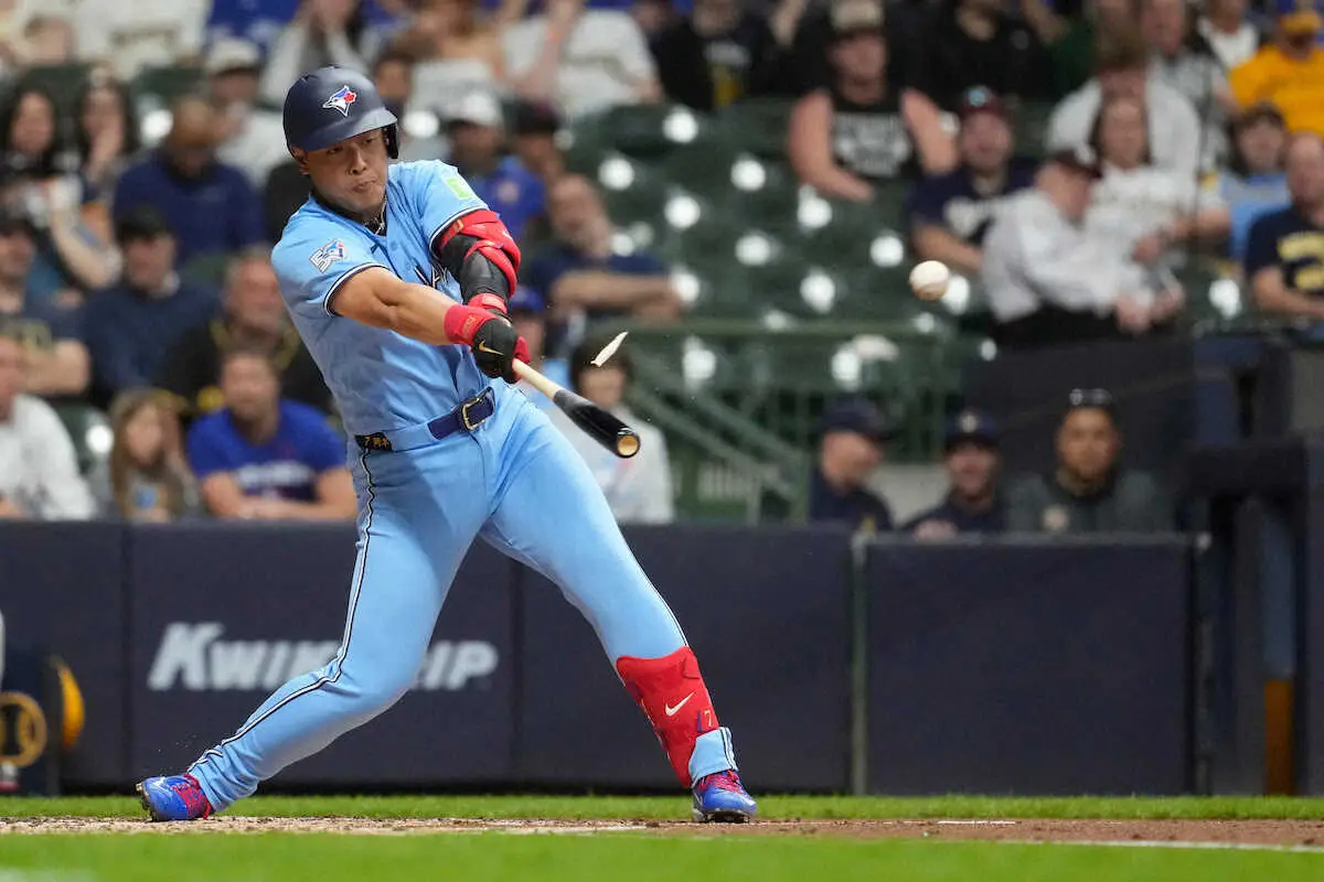 【画像・写真】岡本和真が出場4試合ぶり安打　ブルワーズの“怪物右腕”にはバット折られる